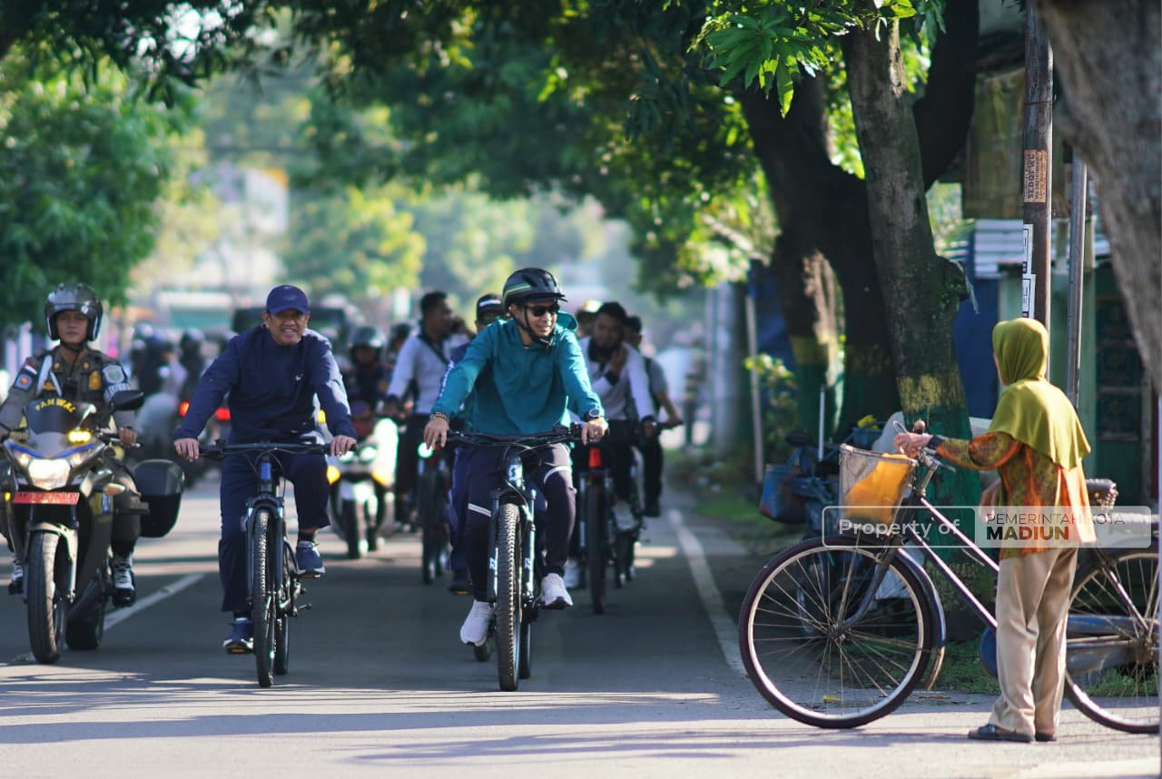 Tinjau Kawasan Perbatasan, Plt Wali Kota Madiun Tekankan Kualitas Infrastruktur Penunjang Ekonomi saat Gowes Pagi