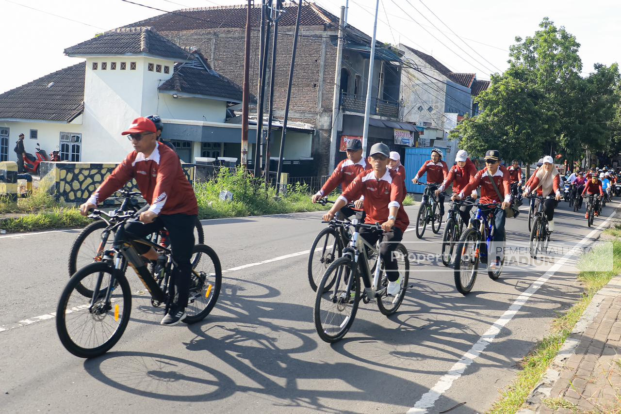 Gowes Pagi Lagi, Wali Kota Cek Progres Pembangunan dan Resmikan Rumah Dinas Dandim 0803