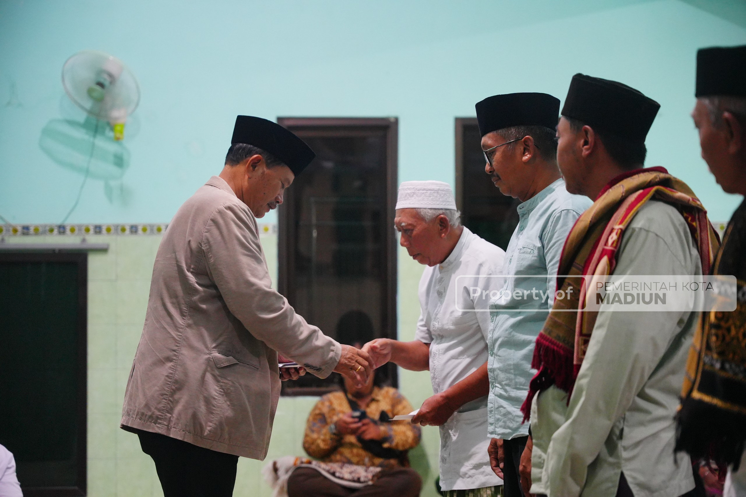 Mempererat Silaturahmi, Wali Kota Madiun Safari Salat Isya di Kelurahan Winongo