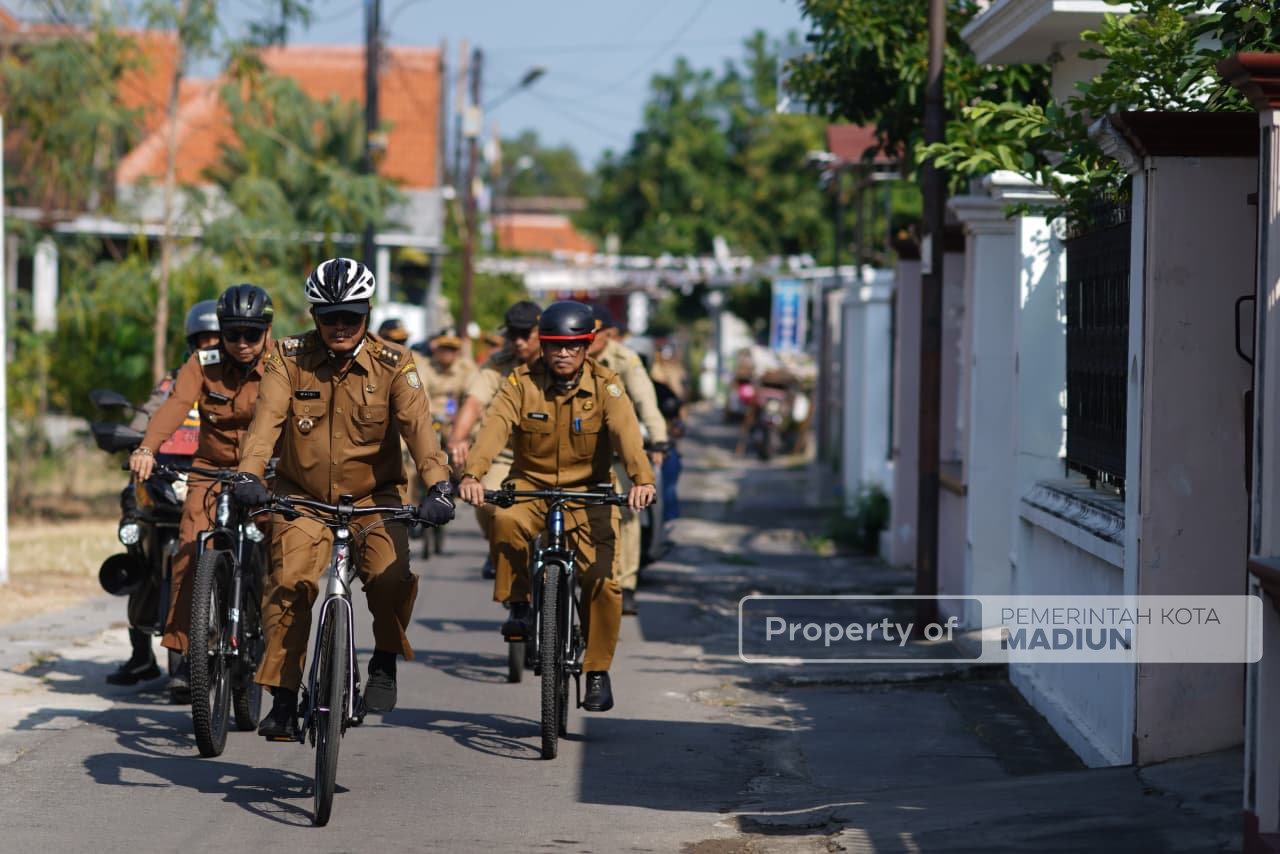 Gowes Bersama OPD, Wali Kota Madiun Resmikan SPPG hingga Sosialisasikan TPS Incinerator