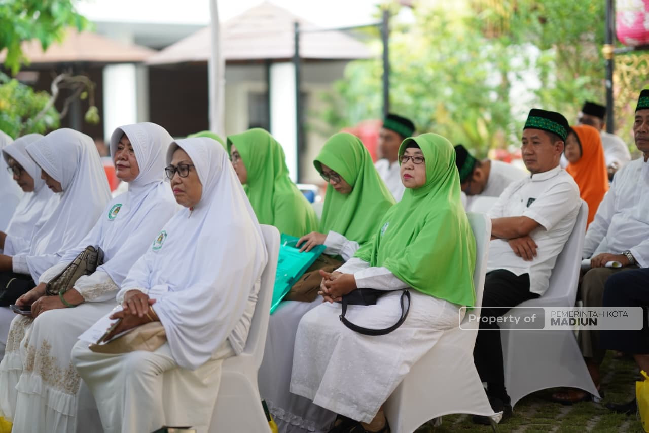 Jelang Keberangkatan Haji, Plt Wali Kota Madiun Ingatkan CJH Jaga Kesehatan dan Ikuti Arahan Pembimbing