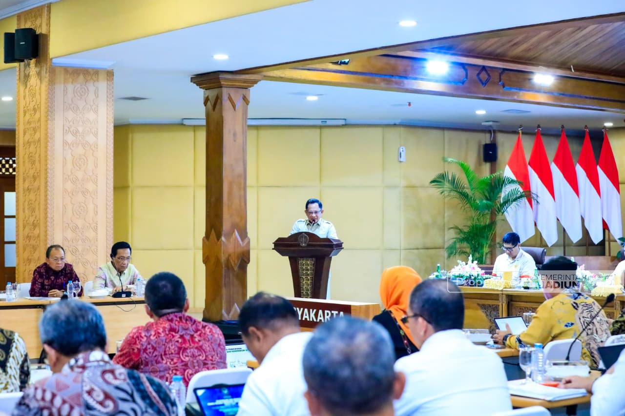Ikuti Dialog Bersama Menko Polkam dan Mendagri, Plt Wali Kota: Kota Madiun Siap Mengikuti Semua Arahan