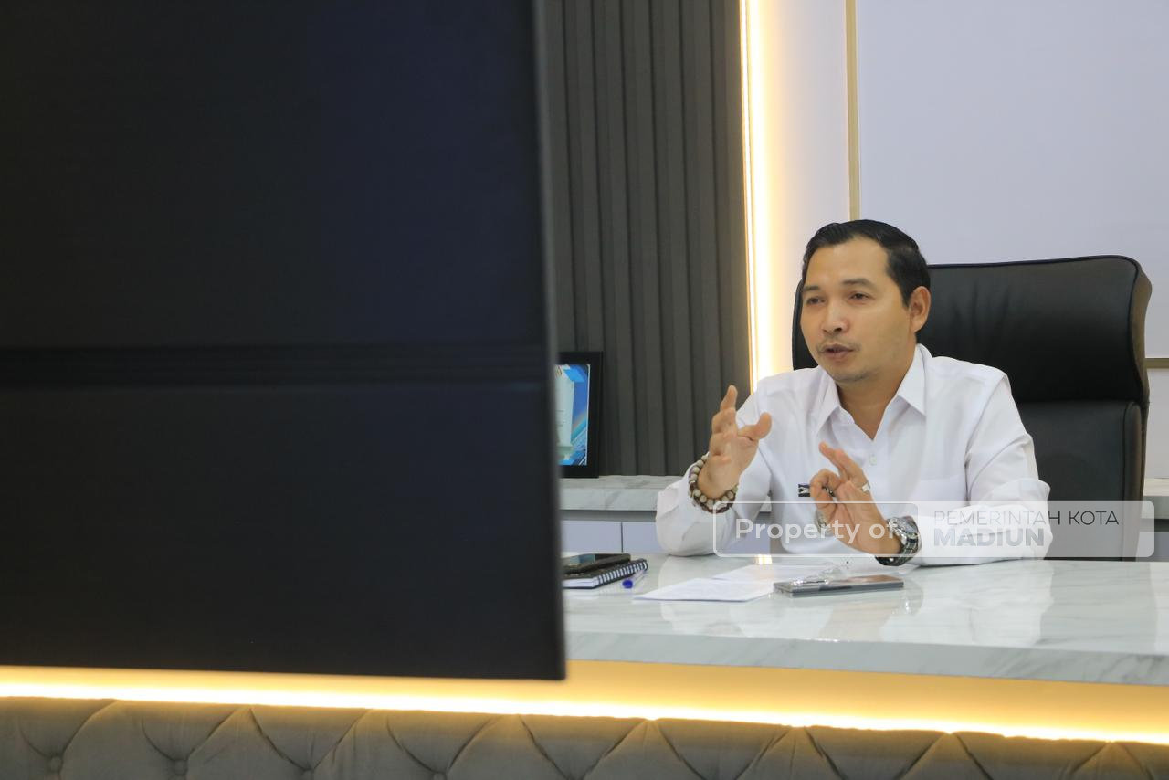 Buka SEMMAR Unmer Madiun, Wawali Tekankan Peran Akademisi untuk Wujudkan Indonesia Emas 2045