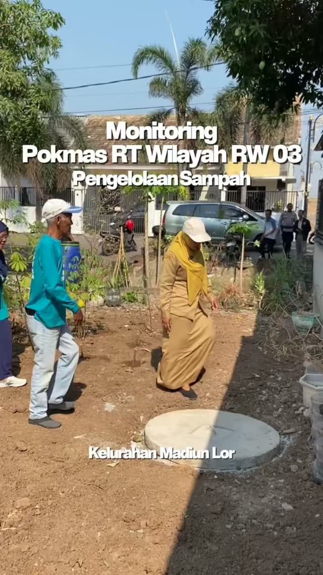 Lurah Madiun Lor, Ibu Tri Mardiana, S.STP., M.A.P., bersama Ketua LPMK dan Bhabinkamtibmas melaksanakan monitoring pelak...