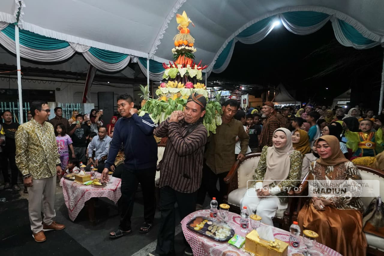 Hadiri Puncak Bersih Desa Madiun Lor, Plt Wali Kota Apresiasi Kreativitas Warga