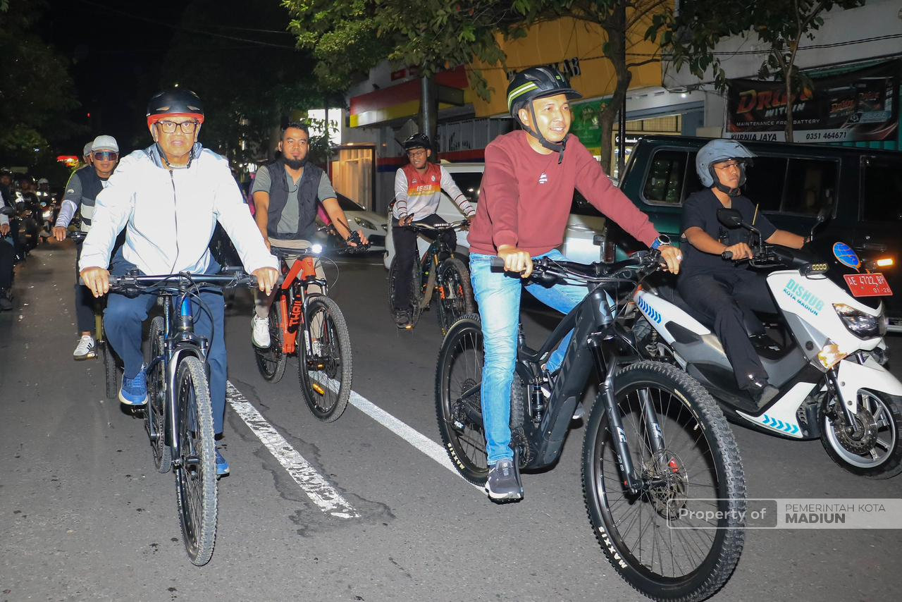 Gowes Pantau Fasum Jelang Lebaran, Plt Wali Kota Madiun Tekankan Perbaikan Cepat