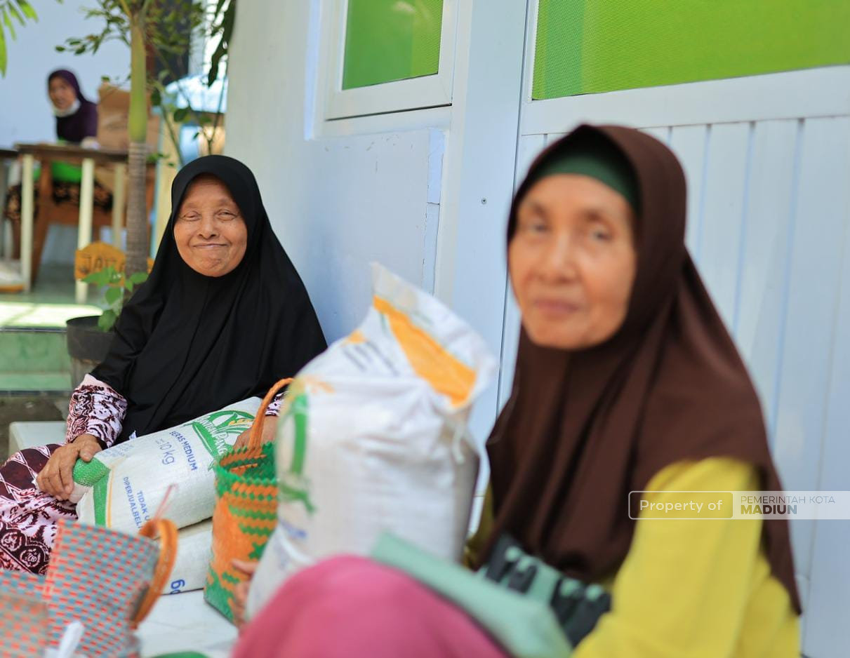 Salurkan Bantuan Pangan dari Bapanas, Pemkot Madiun Harap Kebutuhan Warga Jelang Lebaran Terpenuhi