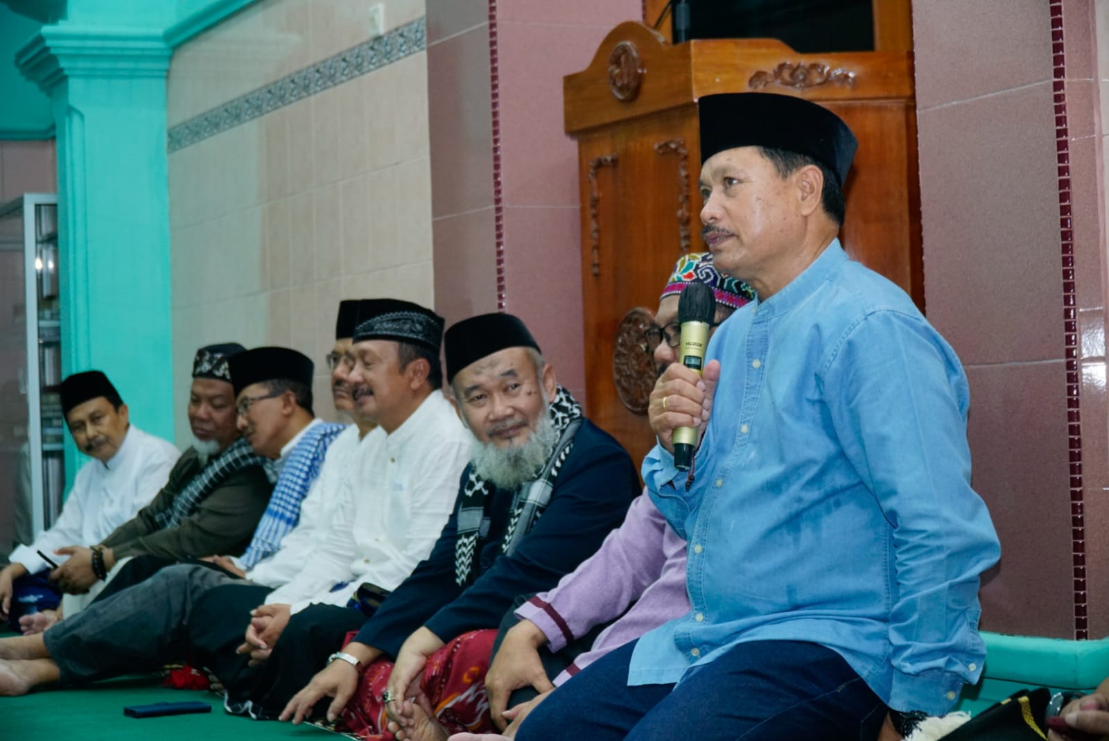Shalat Isya Berjamaah Di Masjid Al Falah, Wali Kota Ajak Masyarakat Jaga Kerukunan