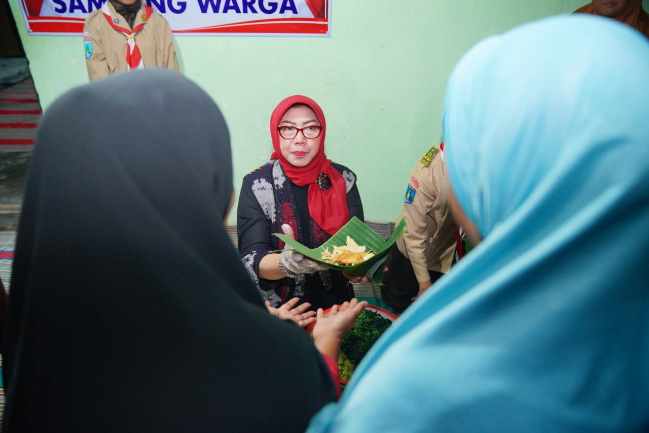 Gelar Kegiatan Bersama Warga, Wali Kota Sampaikan Santunan Untuk Warga