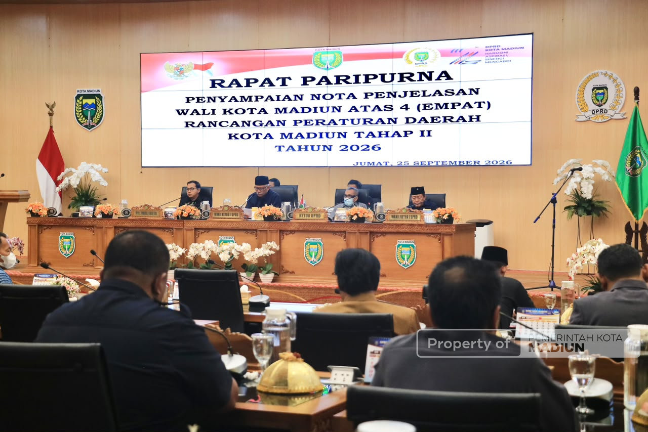Sampaikan Nota Penjelasan Empat Raperda, Plt Wali Kota Madiun Tekankan Penyesuaian Regulasi