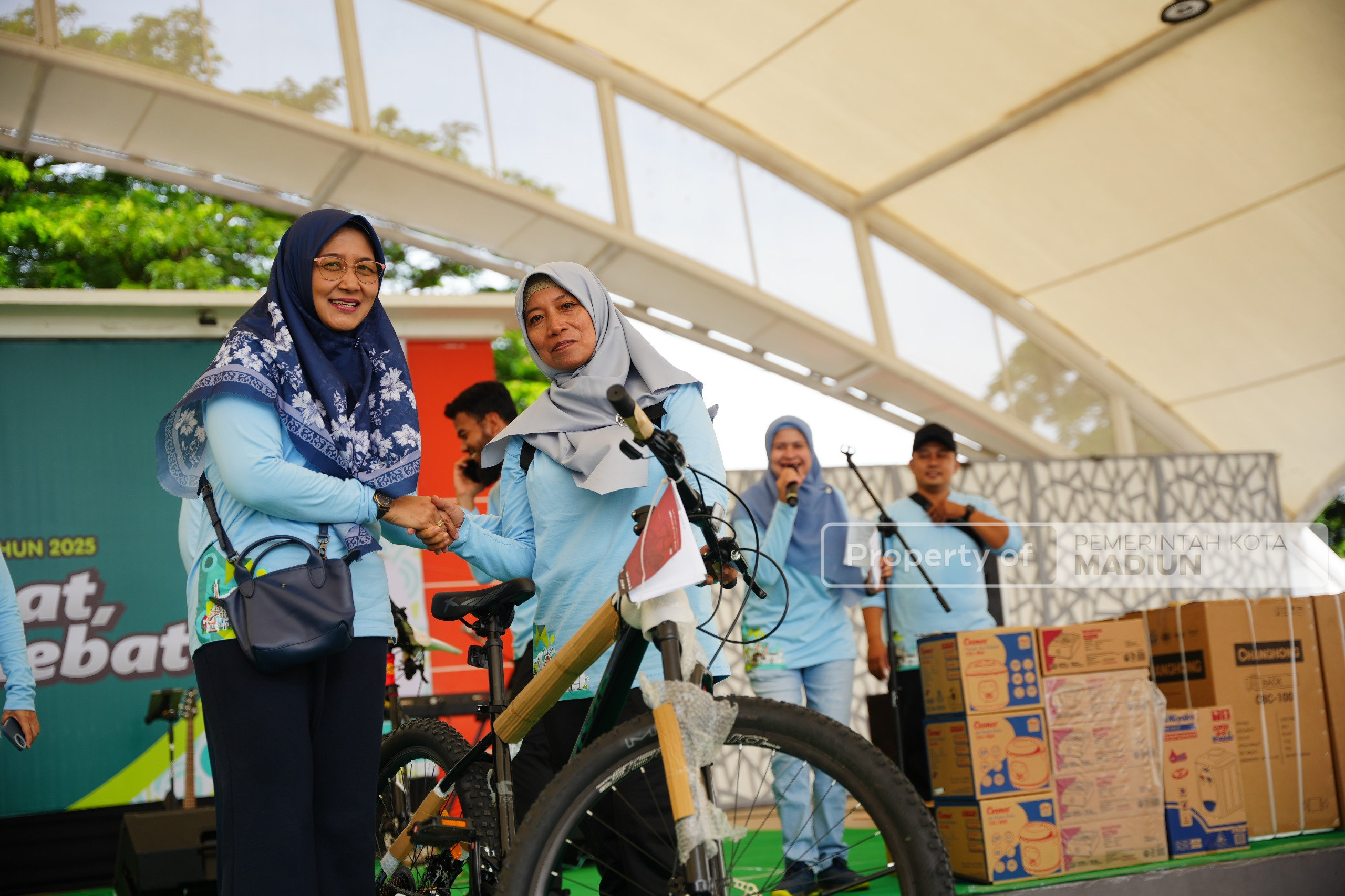 Peringatan HKN ke-61, Sekda Kota Madiun Pimpin Jalan Sehat dan Tekankan Pentingnya Generasi Sehat