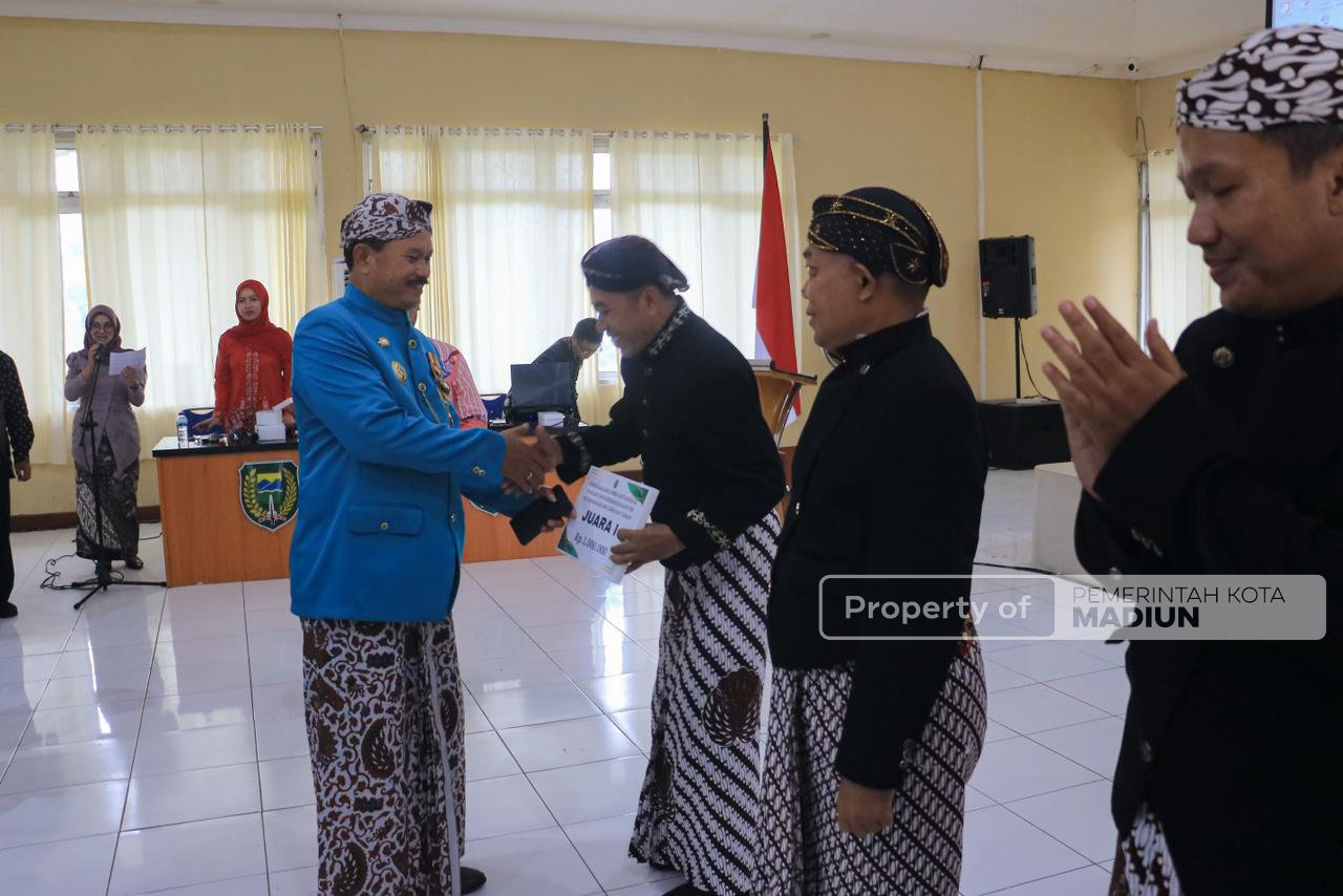 Hadiri Pembinaan Pegawai Kecamatan Taman, Wali Kota Madiun Tekankan Tiga Prioritas dalam Bekerja
