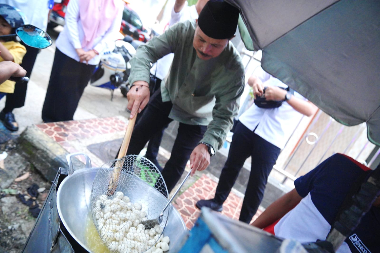 Buka Bazar UMKM Di Manguharjo, Wali Kota Ajak Pengusaha Siap Sambut Pemudik