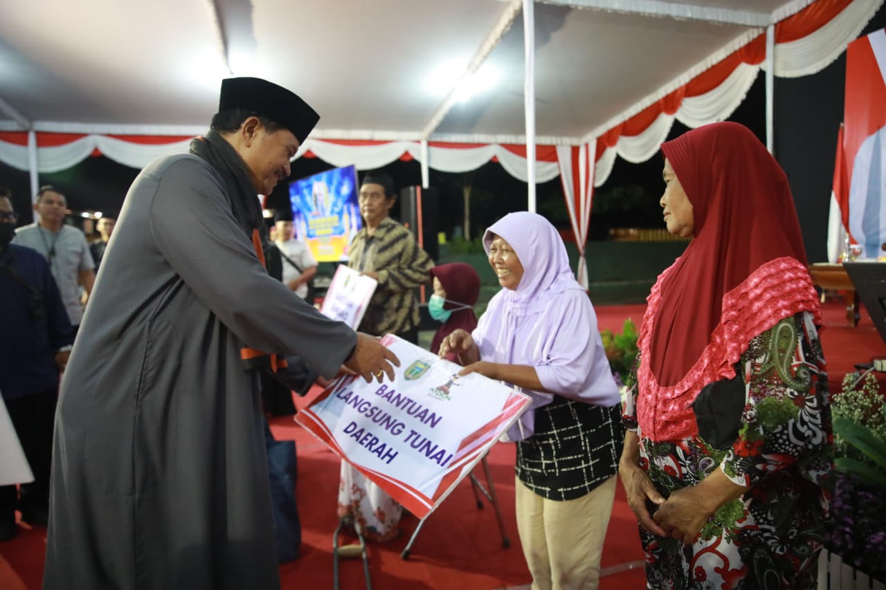 Gelar Kegiatan Bersama Warga, Wali Kota Sampaikan Santunan Untuk Warga