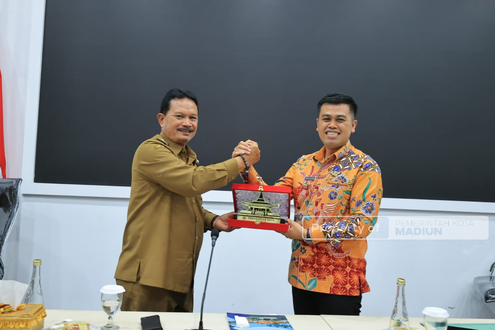 Terima Kunjungan Kerja Pemkot Blitar, Wali Kota Madiun Paparkan Akuntabilitas Keuangan dan Perkembangan Pembangunan Kota