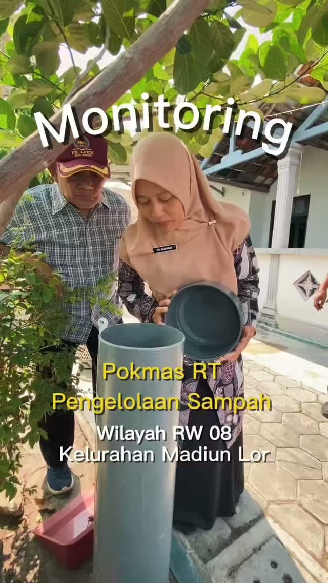 Kamis, (15/10). Monitoring pelaksanaan kegiatan Pokmas RT dalam pengelolaan sampah Termin 1 di wilayah RW 08 Kelurahan M...