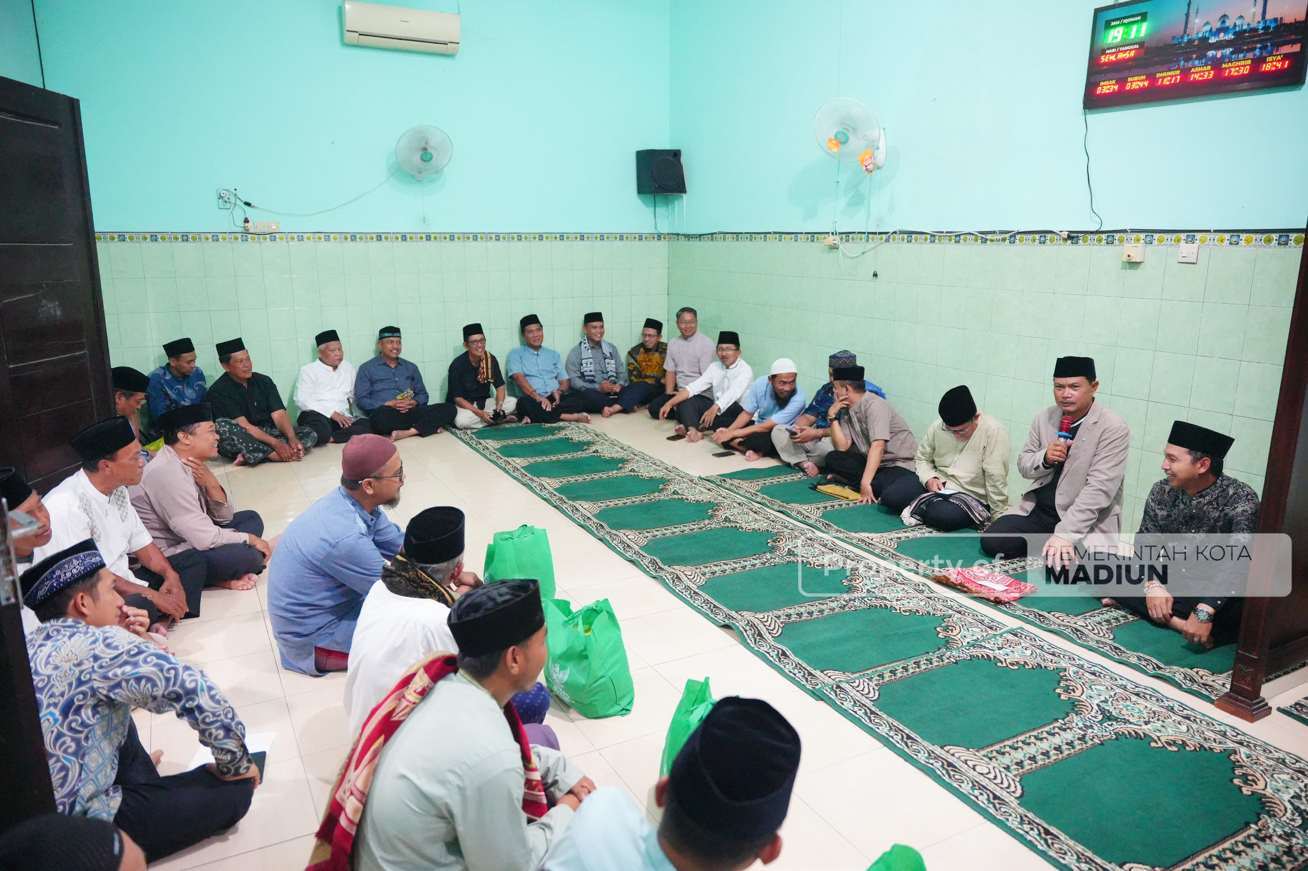 Mempererat Silaturahmi, Wali Kota Madiun Safari Salat Isya di Kelurahan Winongo