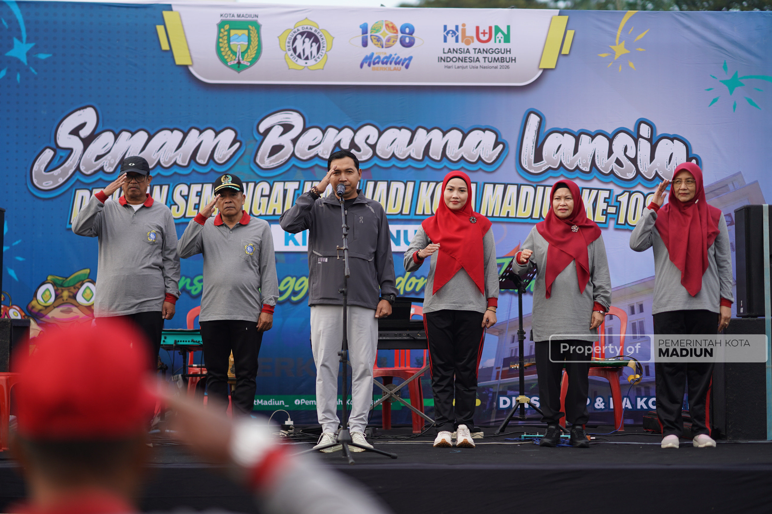 Plt Wali Kota Madiun Wujudkan Lansia Tangguh dan Tumbuh melalui Senam Bersama di Alun-Alun