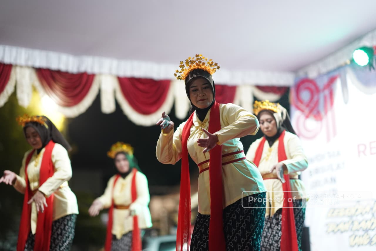 Dari Panggung Seni, Plt Wali Kota Dorong Budaya Jadi Penggerak Ekonomi Kelurahan
