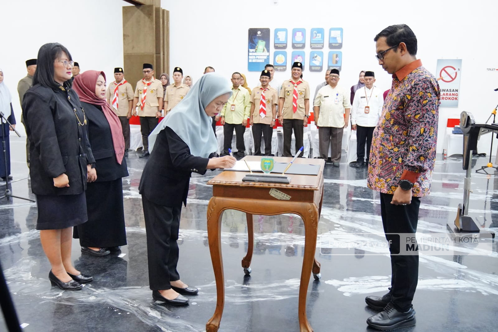 Isi Sejumlah Jabatan Kosong, Plt Wali Kota Lantik 52 Pejabat Administrator, Pengawas, dan Fungsional