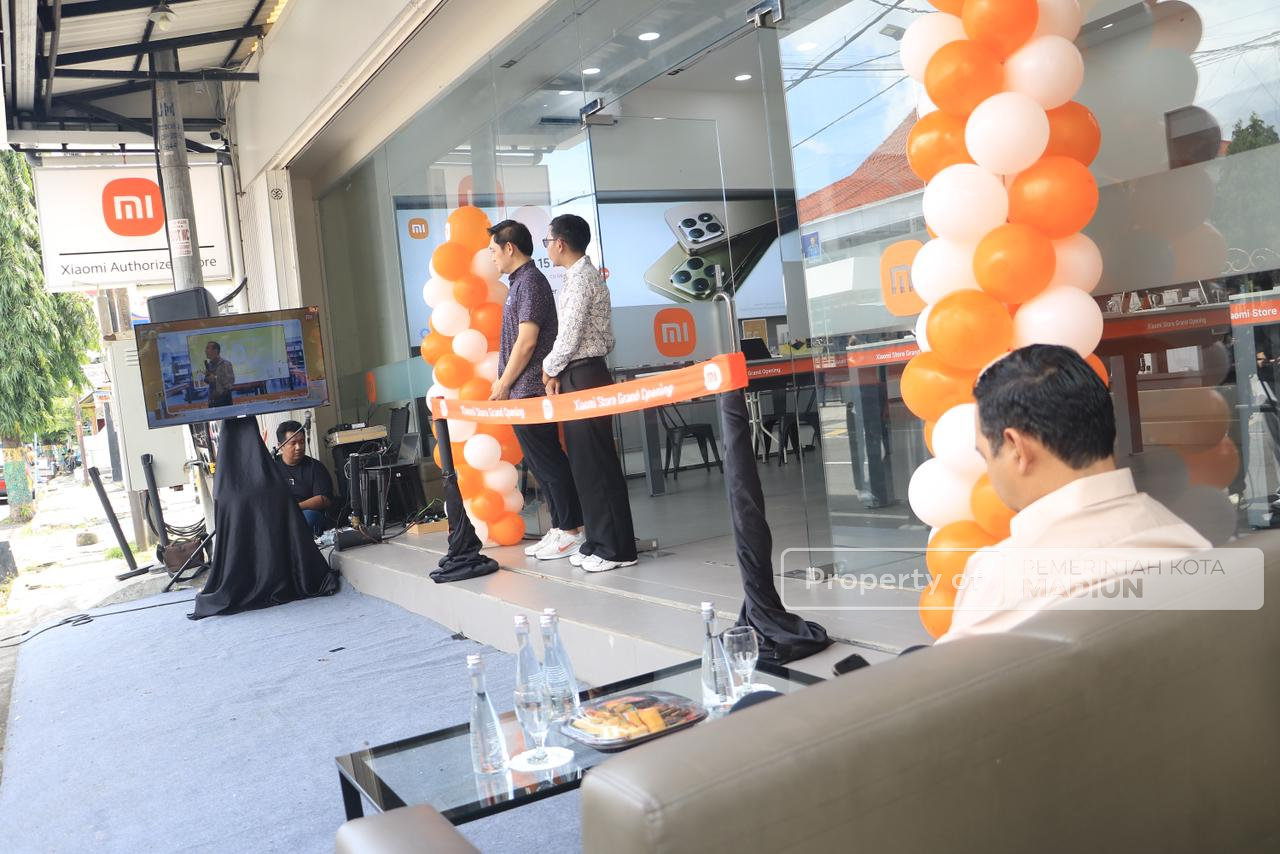 Dukung Inovasi dan Teknologi, Wakil Wali Kota Resmikan Xiaomi Store Kota Madiun