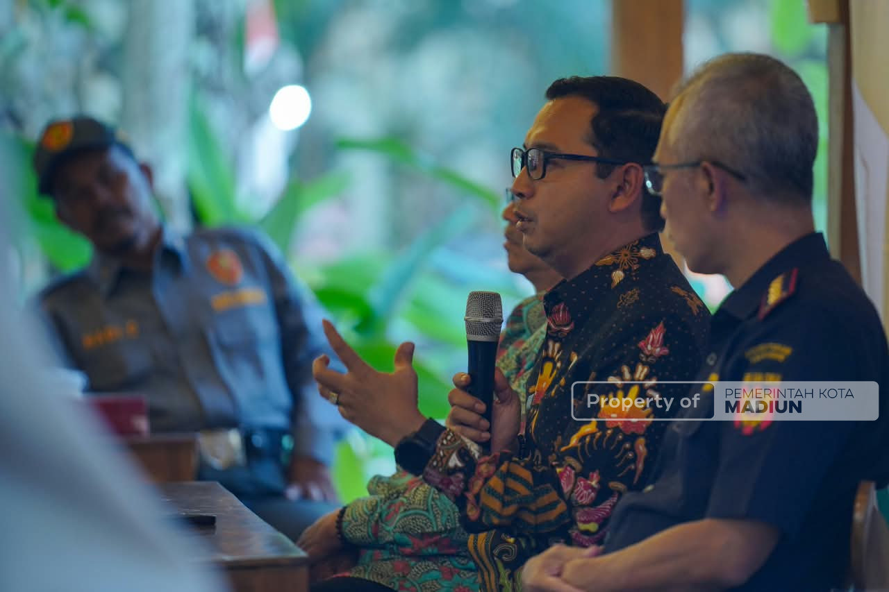 Gelar Sosialisasi, Plt Wali Kota Dorong Satlinmas Aktif Berantas Rokok Ilegal