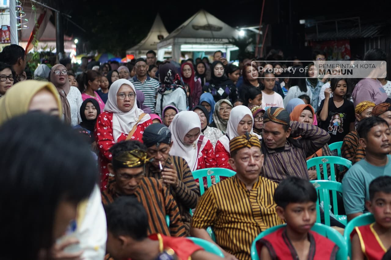 Hadiri Puncak Bersih Desa Madiun Lor, Plt Wali Kota Apresiasi Kreativitas Warga