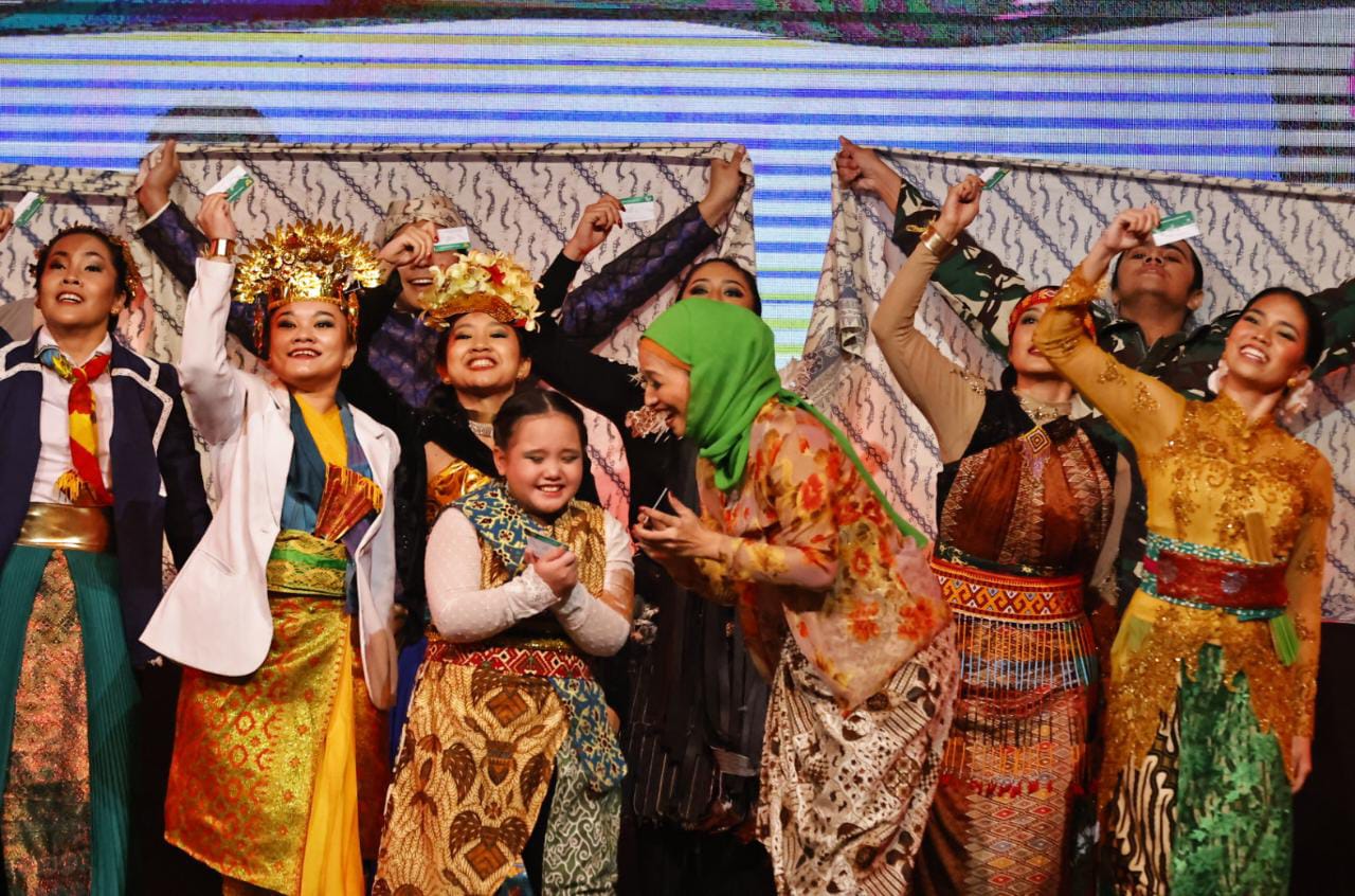 Beri Jaminan Kesehatan Masyarakat Secara Menyeluruh, Pemkot Raih Penghargaan UHC dari Pusat