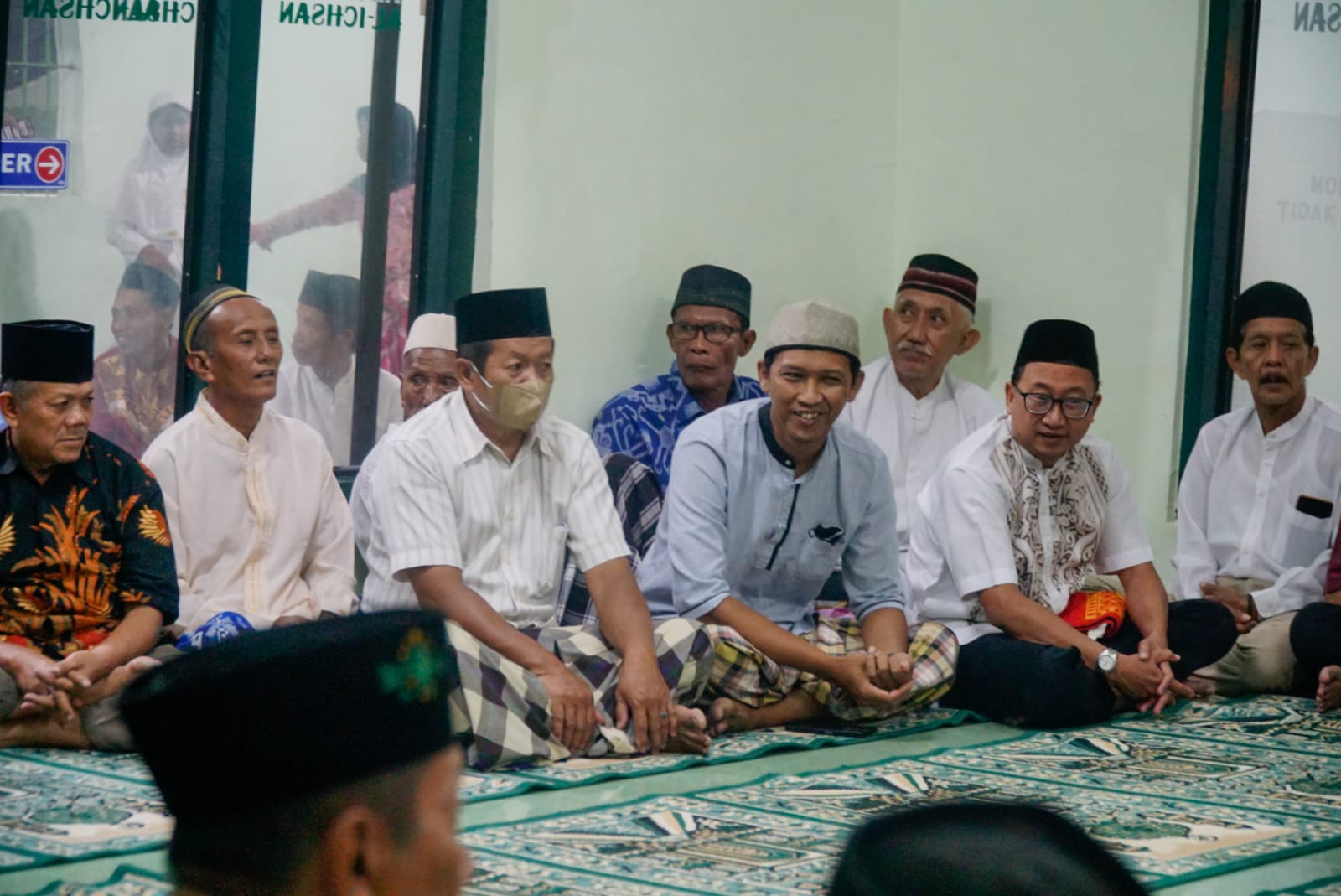 Beribadah di Masjid Al Ichsan, Wali Kota Sampaikan Program Pembangunan