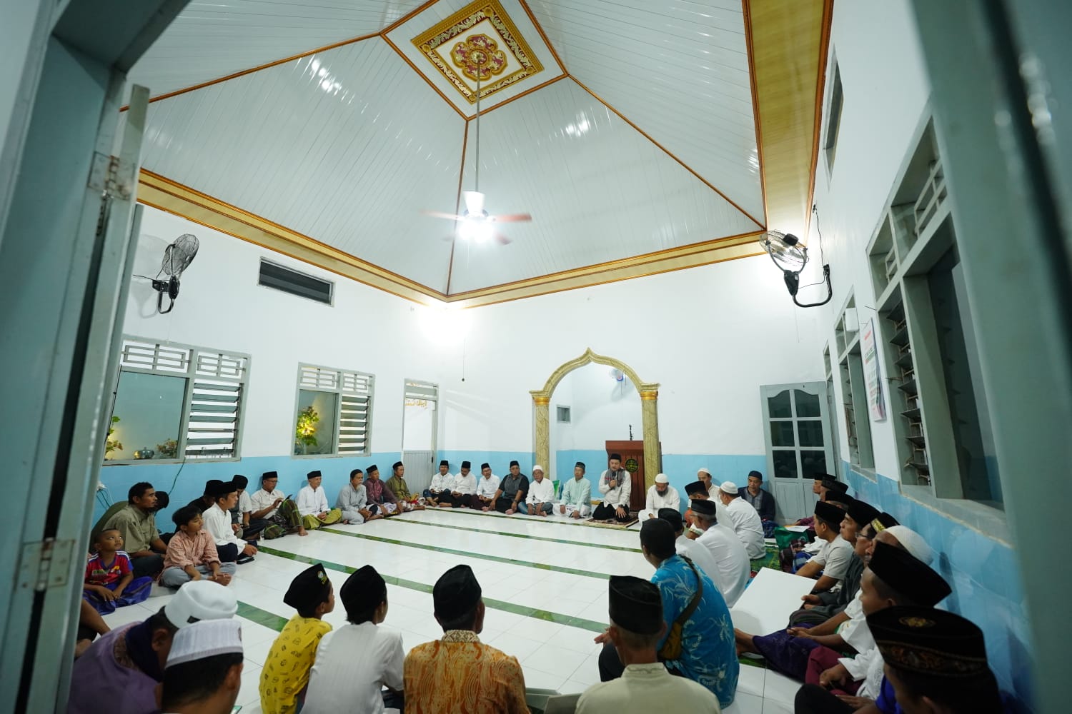 Salat Isya di Masjid Miftahul Huda, Wali Kota Ajak Jamaah Bangun Nuansa Religi Jelang Puasa