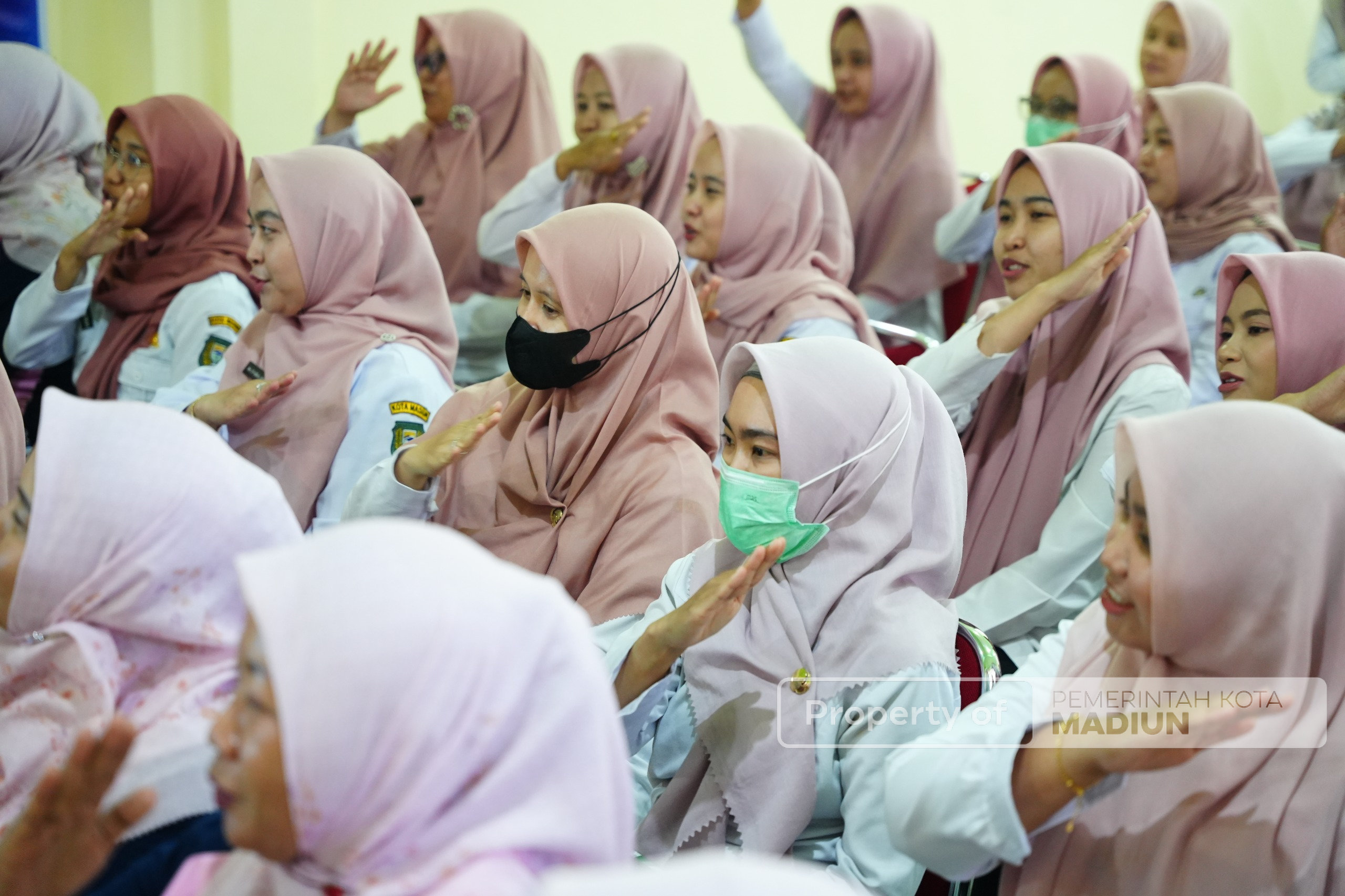 Beri Pembinaan Pegawai Puskesmas Manguharjo, Wali Kota Tekankan Kesehatan Mental dan Profesionalisme di Tempat Kerja