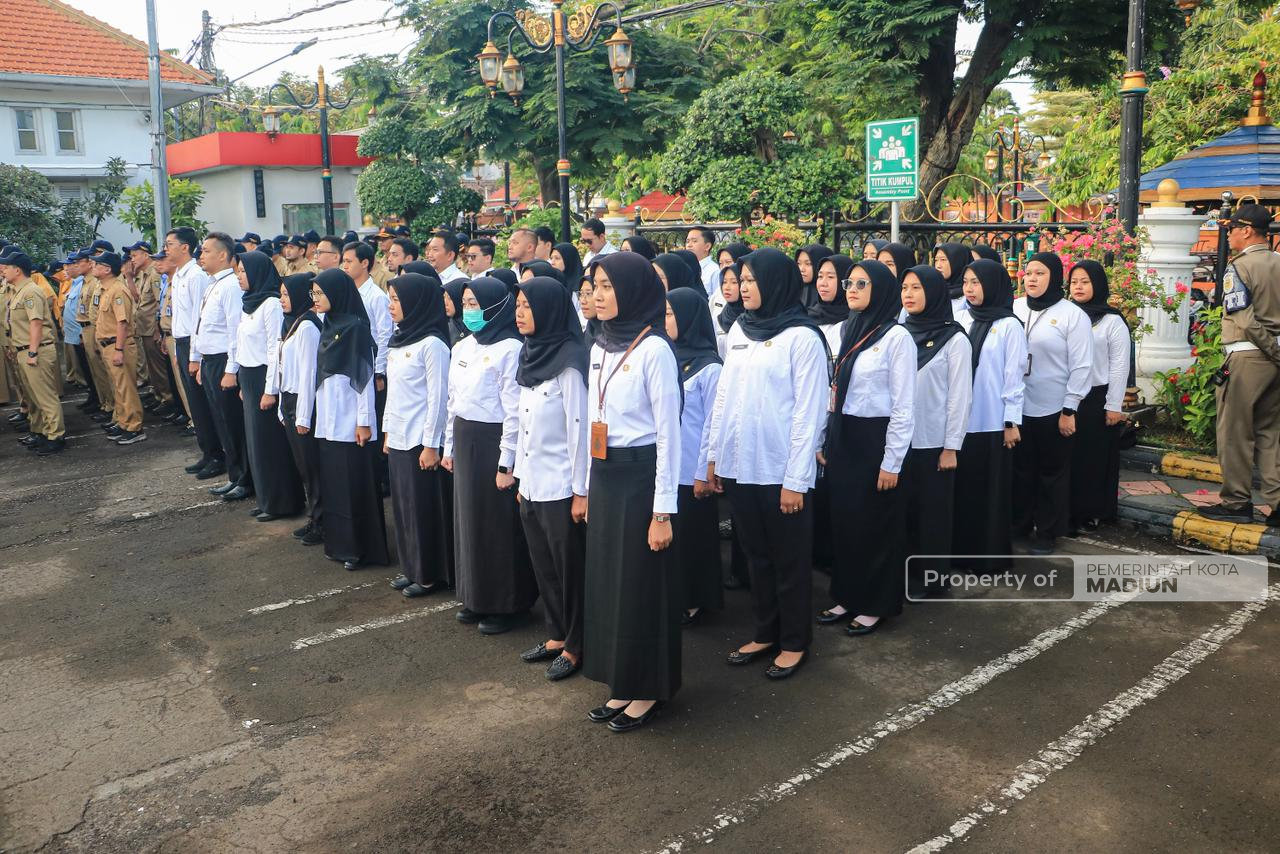 Apel Pejabat dan Penyerahan SK PNS, Plt Wali Kota Madiun Berikan Beragam Arahan untuk Optimalkan Kinerja