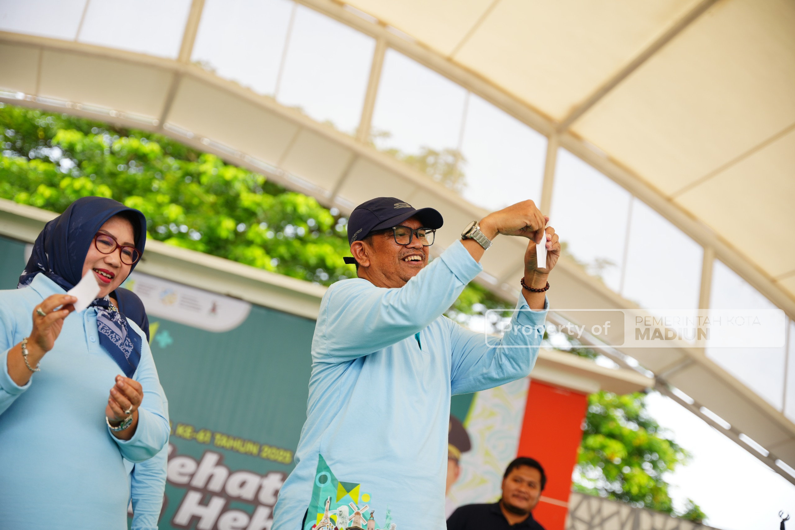 Peringatan HKN ke-61, Sekda Kota Madiun Pimpin Jalan Sehat dan Tekankan Pentingnya Generasi Sehat
