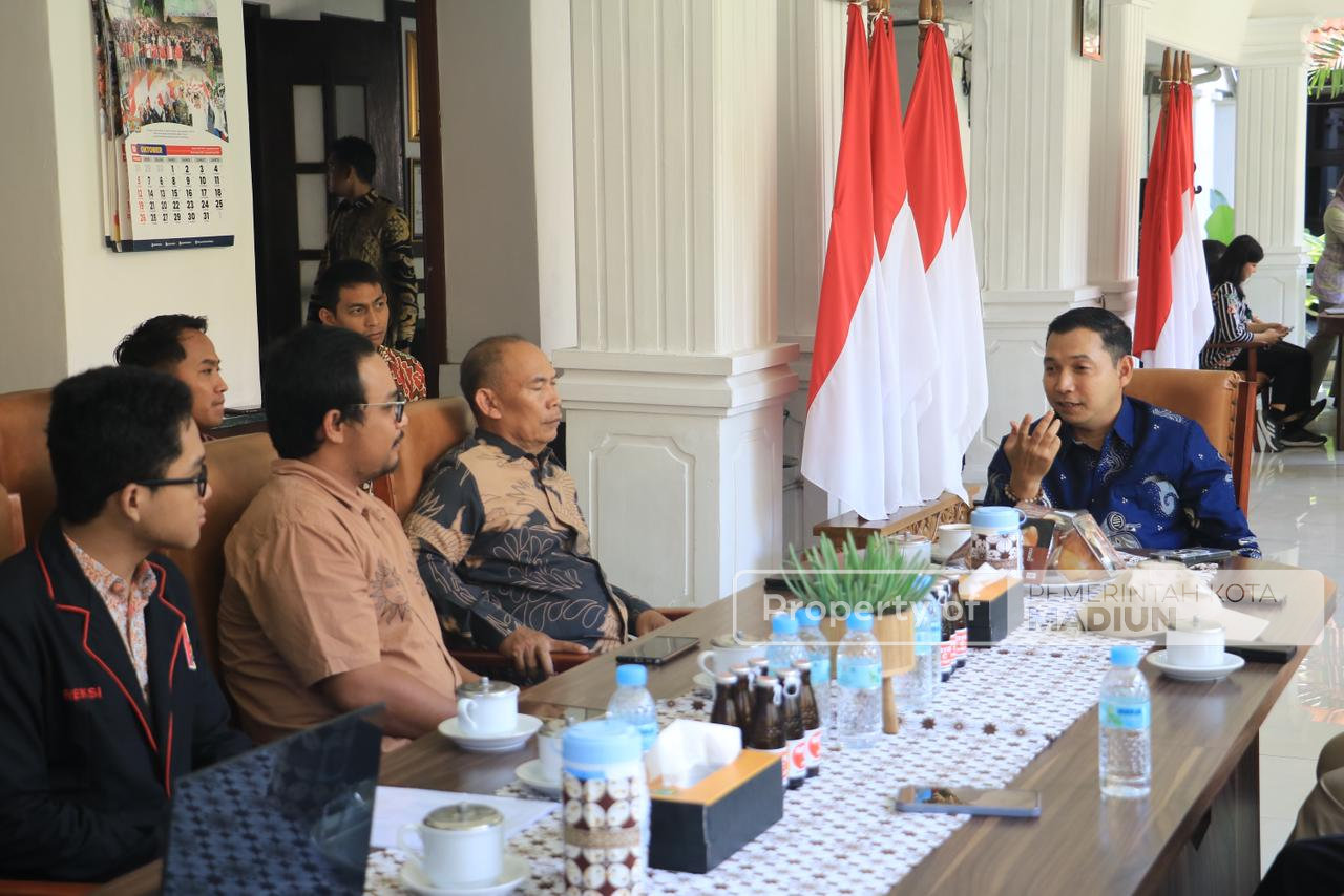 Terima Audiensi SMAN 6 Madiun, Wawali Beri Apresiasi Event Smasix Laskara Running