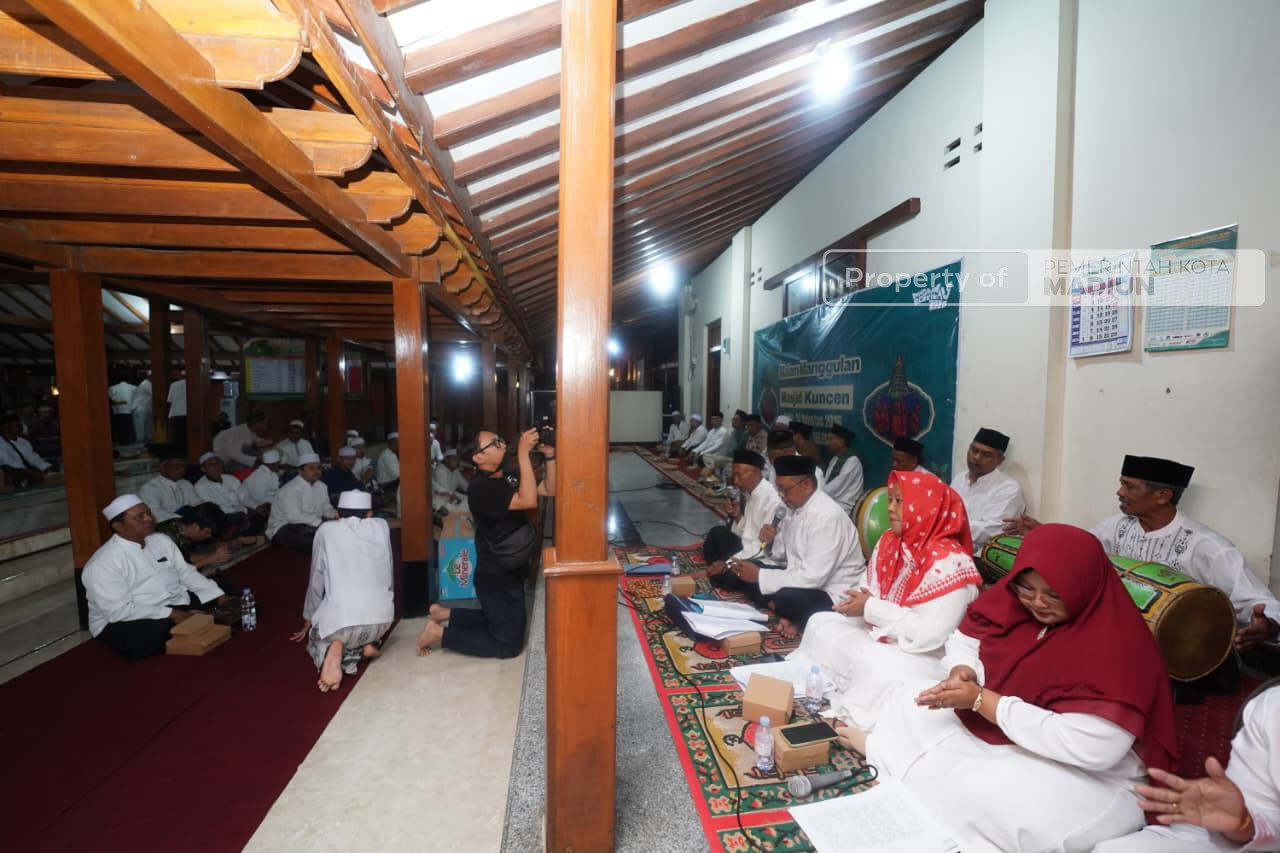 Hadiri Malam Manggulan Grebeg Maulud, Plt Wali Kota: Budaya Kita Harus Terus Dihidupkan