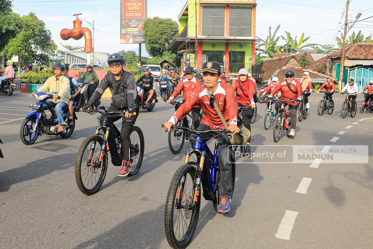 Gowes Pagi Lagi, Wali Kota Cek Progres Pembangunan dan Resmikan Rumah Dinas Dandim 0803