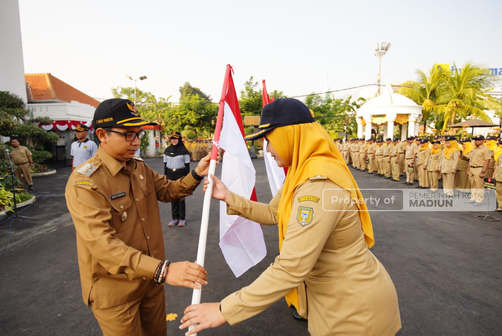 Pemkot Madiun Bakal Bagikan Tiga Ribu Bendera Merah Putih, Simbolis Dilakukan Plt Wali Kota Saat Apel