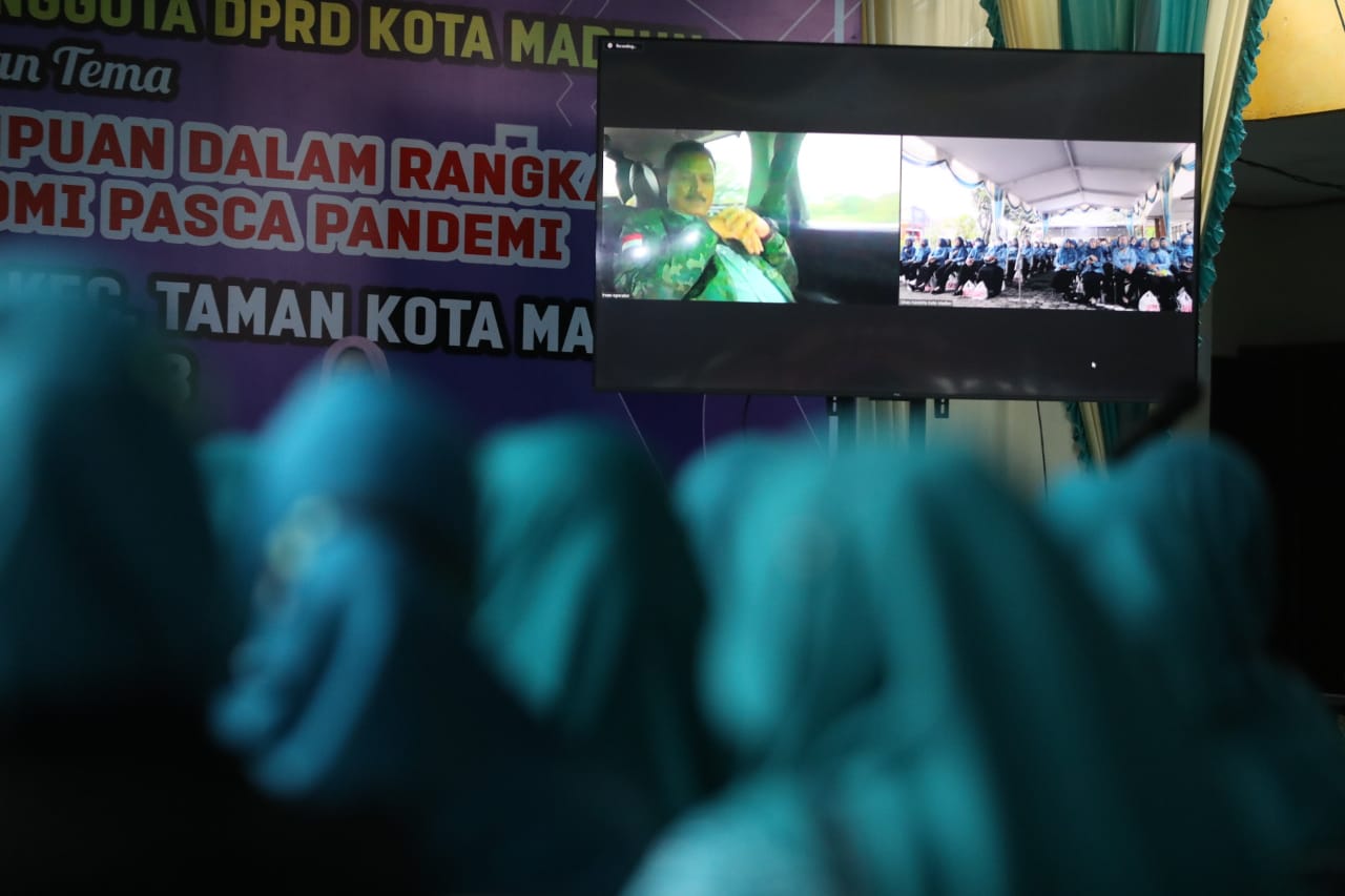 Dinas Luar, Wali Kota Hadiri Pertemuan Warga Secara Virtual